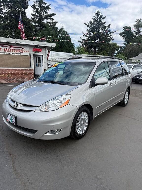 2010 TOYOTA Sienna