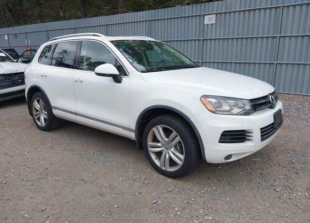 2014 VOLKSWAGEN Touareg