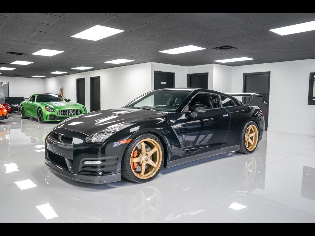 2014 NISSAN GT-R
