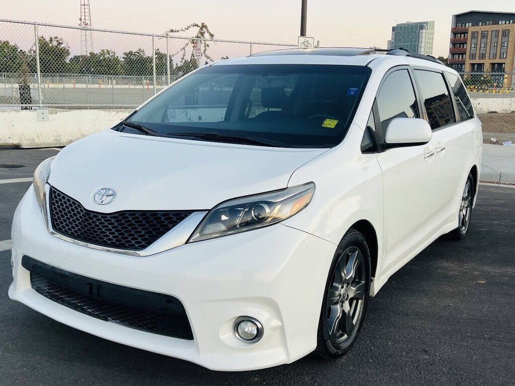 2017 TOYOTA Sienna