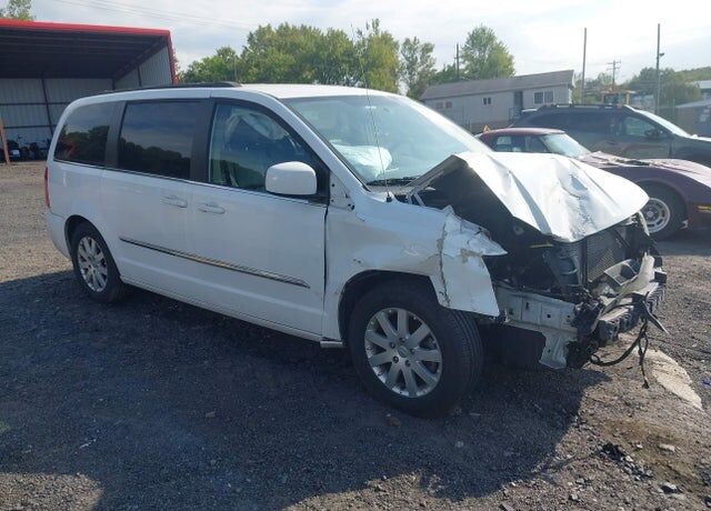 2014 CHRYSLER Town and Country