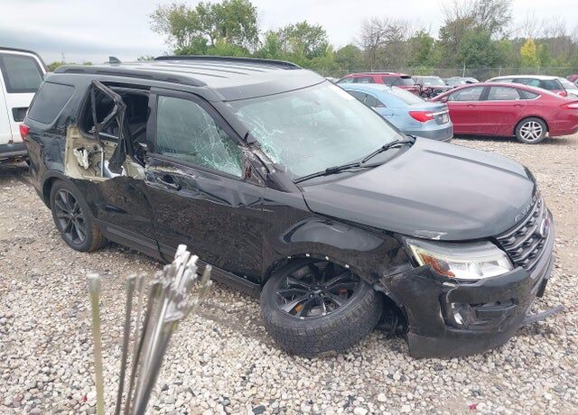 2017 FORD Explorer