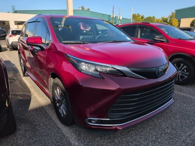 2024 TOYOTA Sienna