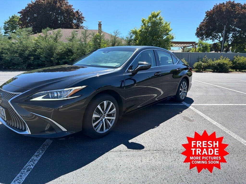 2020 LEXUS ES