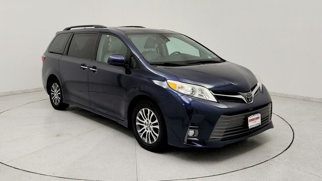 2019 TOYOTA Sienna