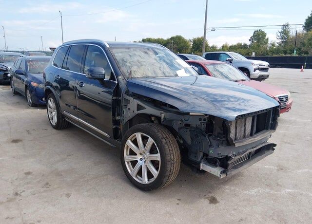 2019 VOLVO XC90