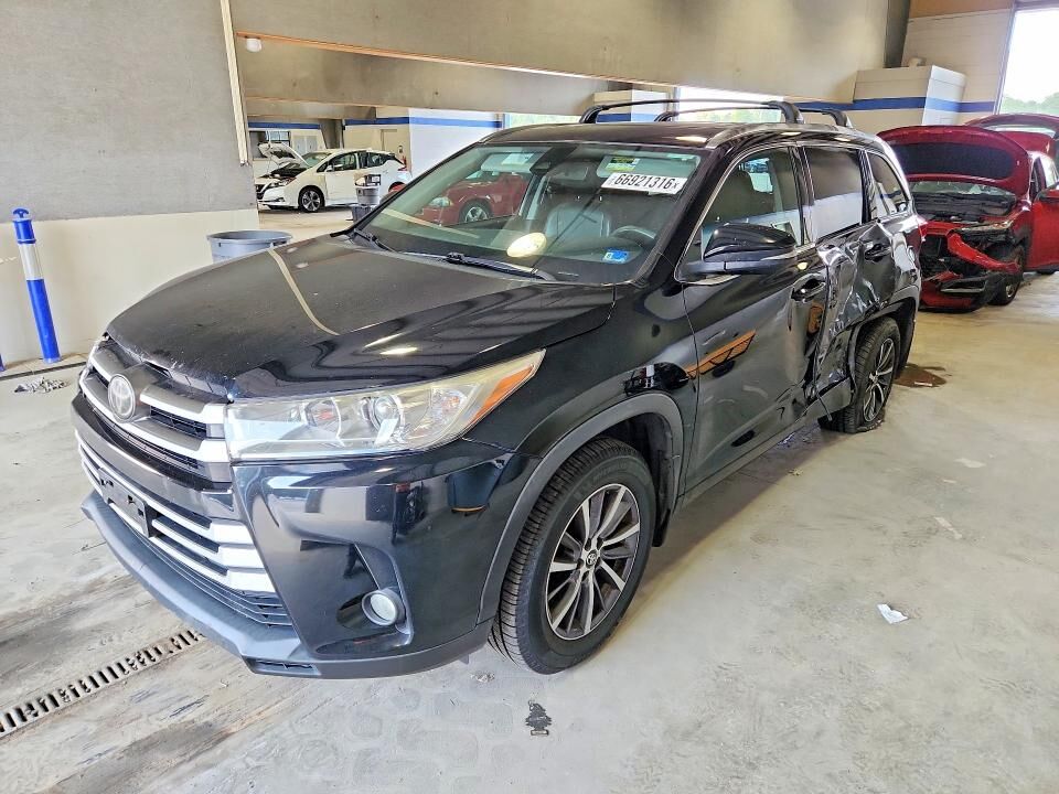2017 TOYOTA Highlander