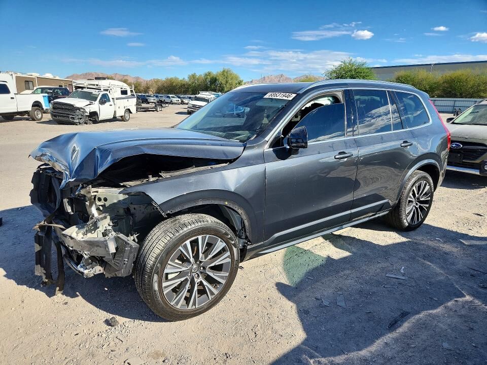 2022 VOLVO XC90