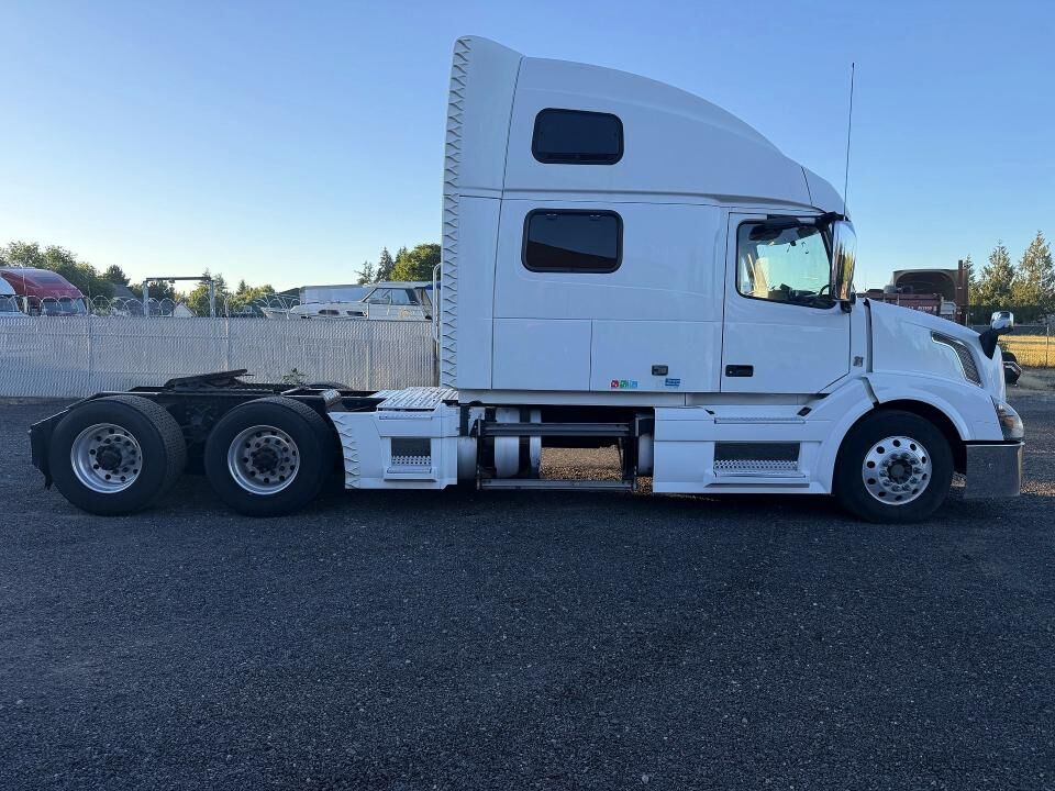 2016 VOLVO TRUCK VNL