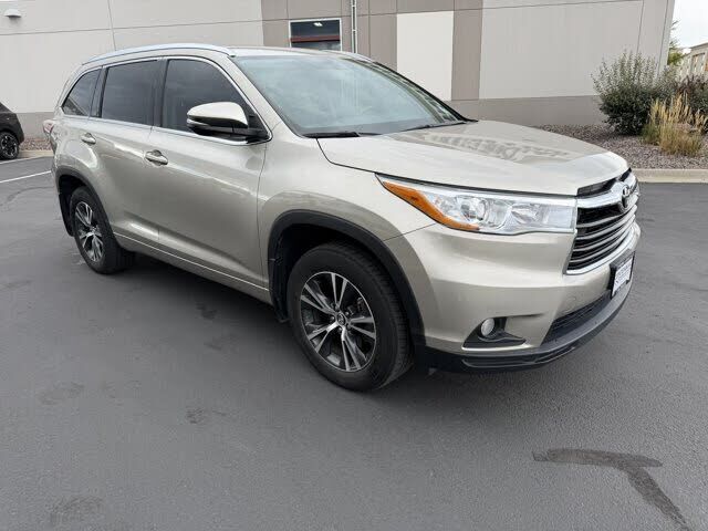 2016 TOYOTA Highlander