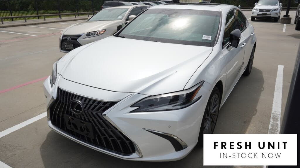 2024 LEXUS ES
