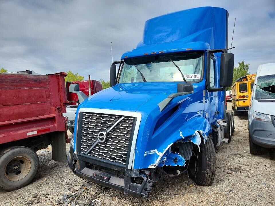2022 VOLVO TRUCK VNL
