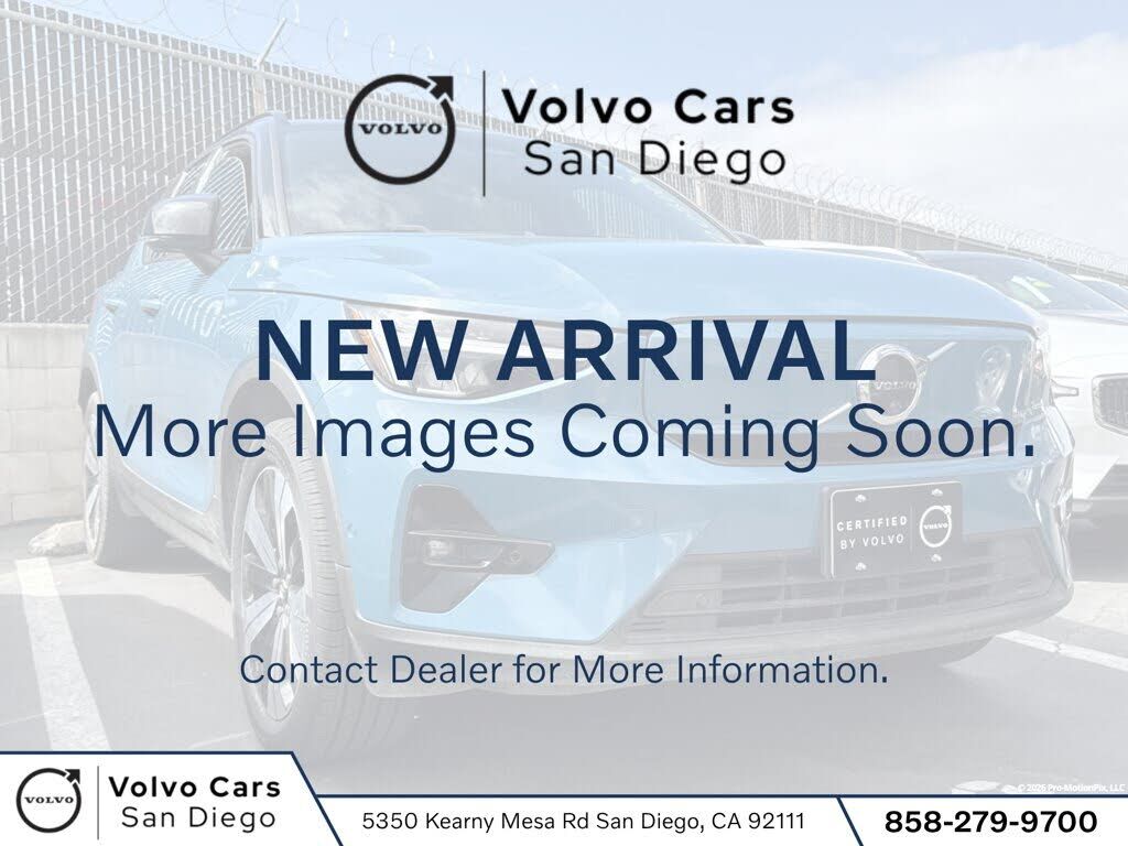 2023 VOLVO XC40