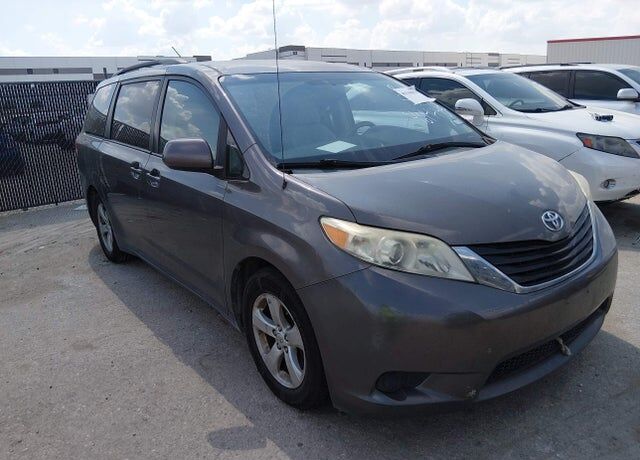 2013 TOYOTA Sienna