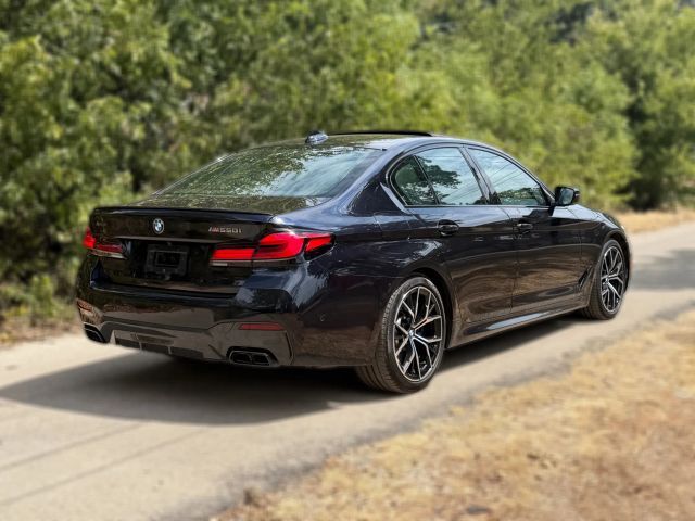 2022 BMW M550i