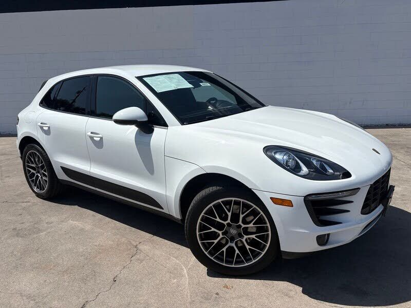 2018 PORSCHE Macan