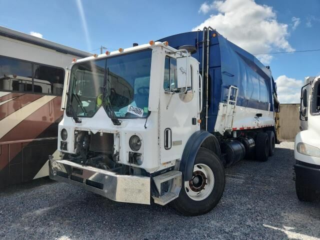 2009 MACK MRU