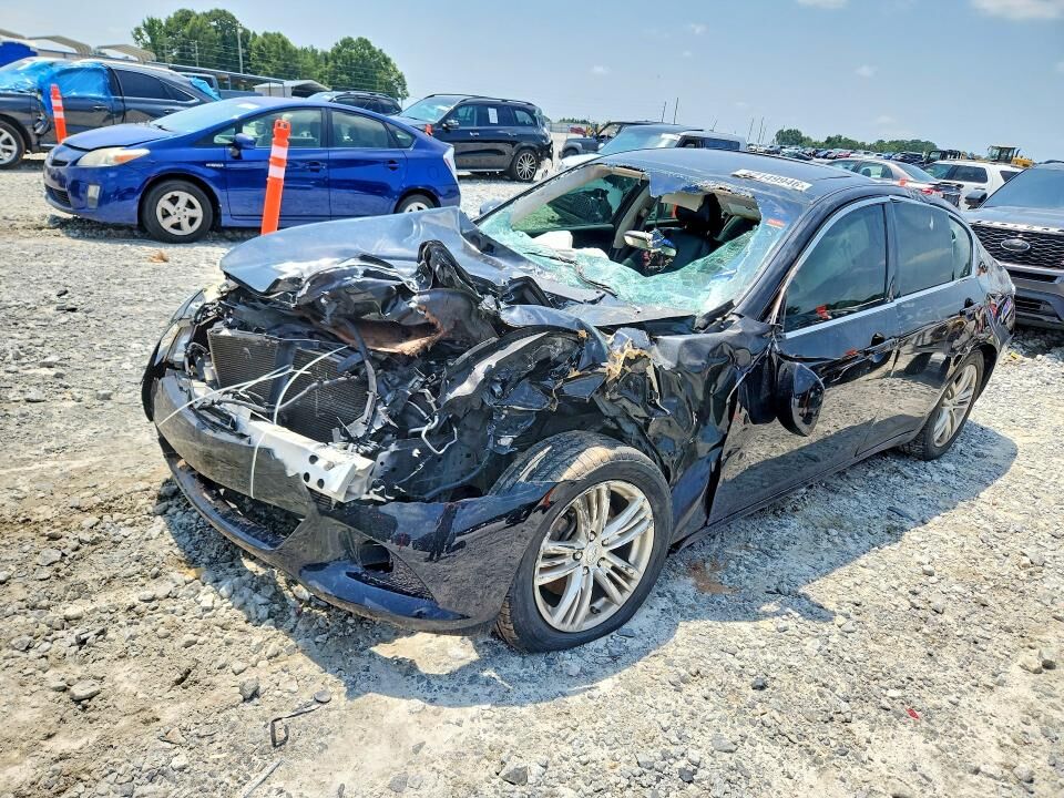 2015 INFINITI Q40