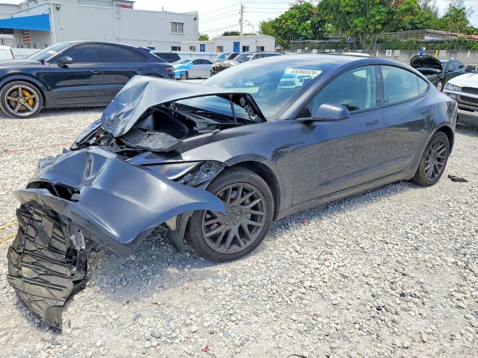 2025 TESLA Model 3