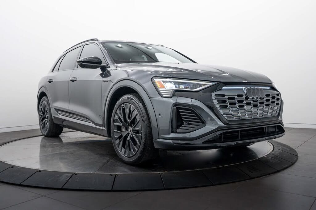 2024 AUDI Q8