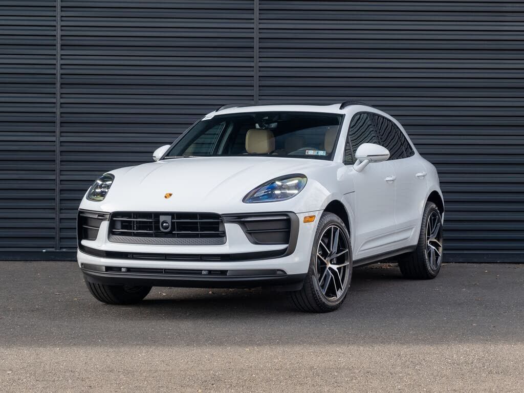 2026 PORSCHE Macan