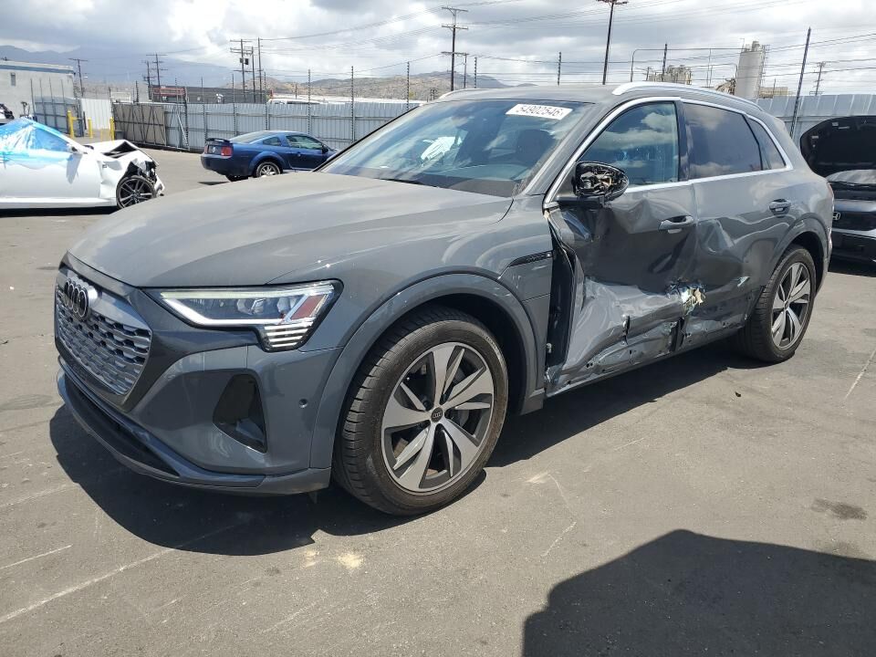 2024 AUDI Q8