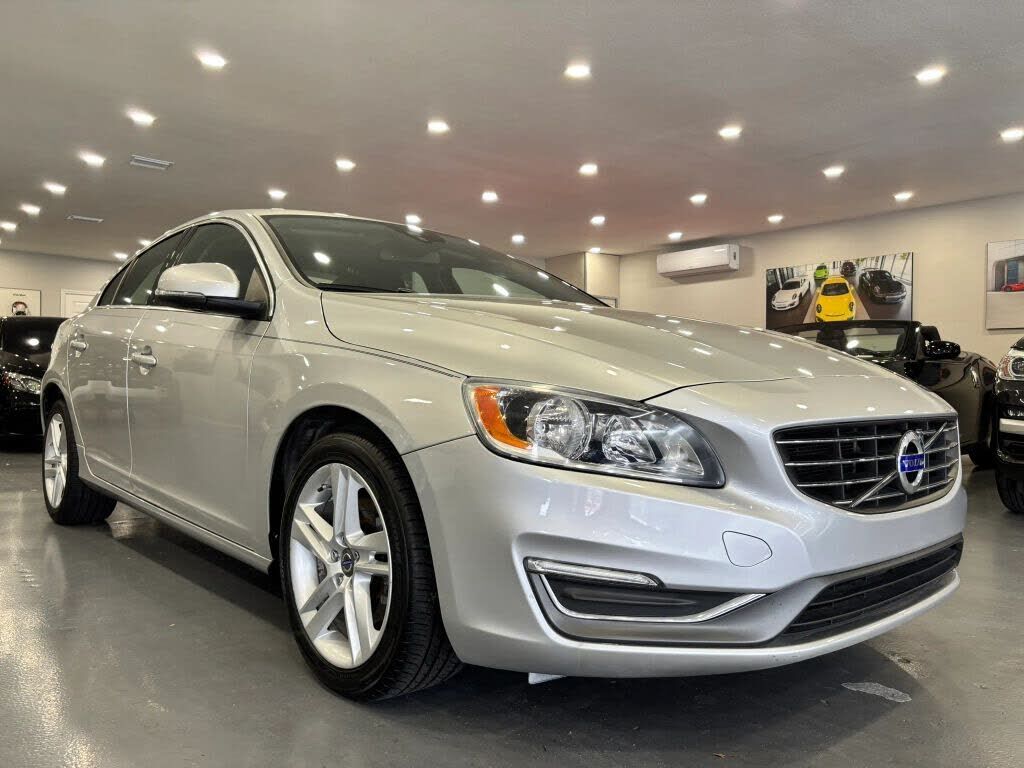 2015 VOLVO S60