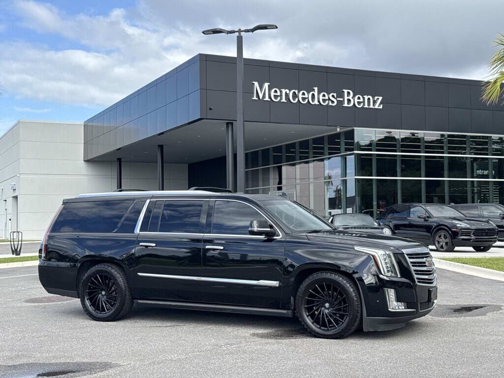 2017 CADILLAC Escalade ESV
