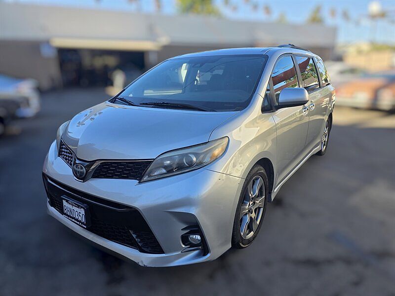 2019 TOYOTA Sienna