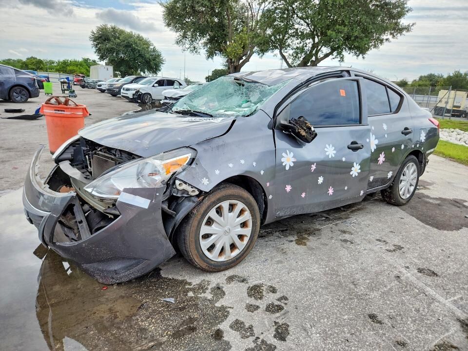 2019 NISSAN Versa