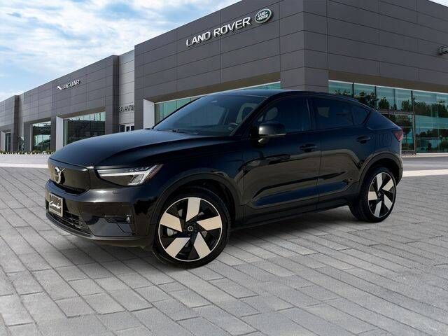 2022 VOLVO C40