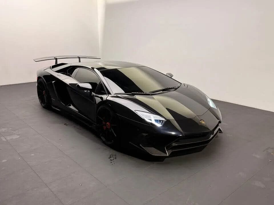 2015 LAMBORGHINI Aventador