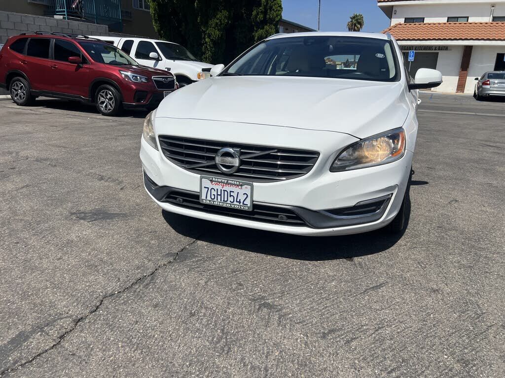 2015 VOLVO V60