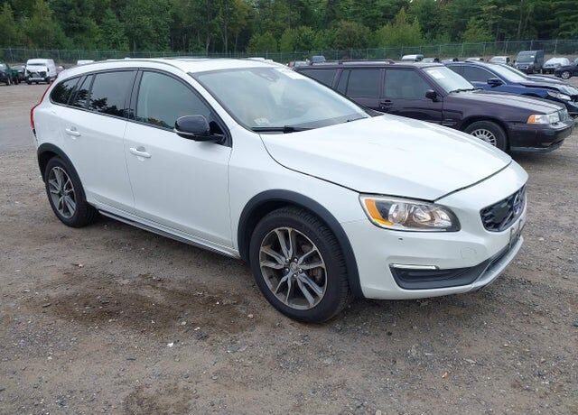 2016 VOLVO V60CC