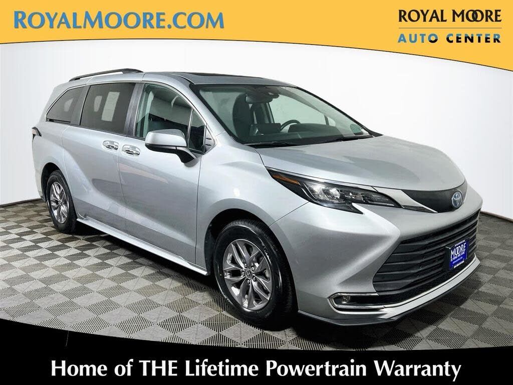 2024 TOYOTA Sienna