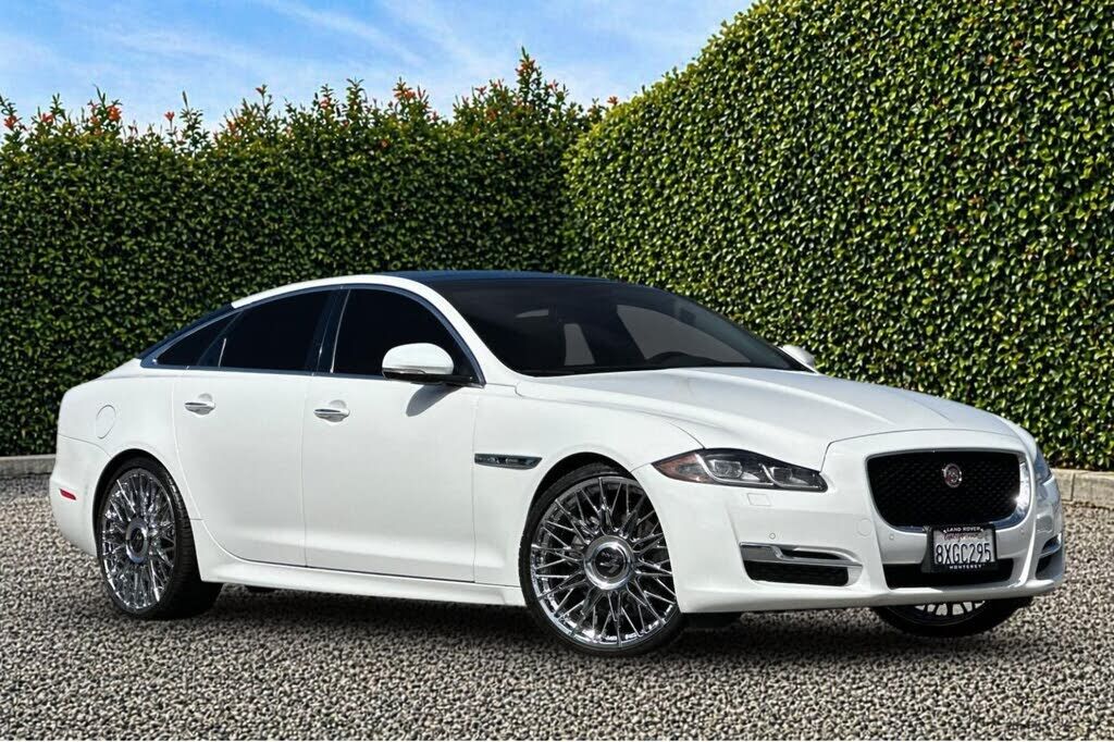 2016 JAGUAR XJ