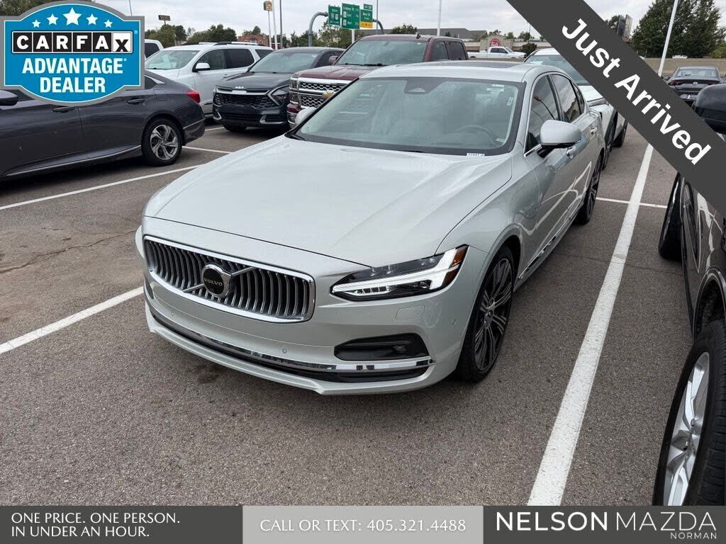 2022 VOLVO S90
