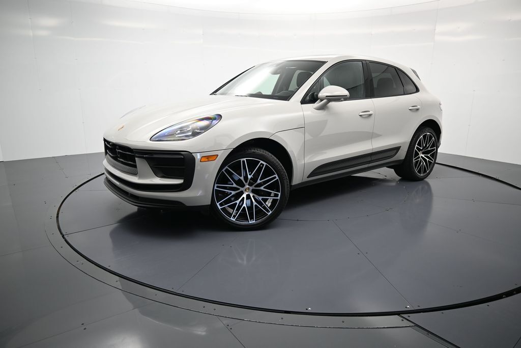 2024 PORSCHE Macan