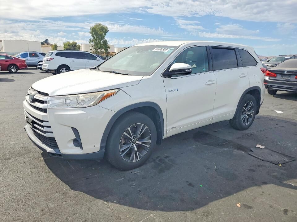 2017 TOYOTA Highlander