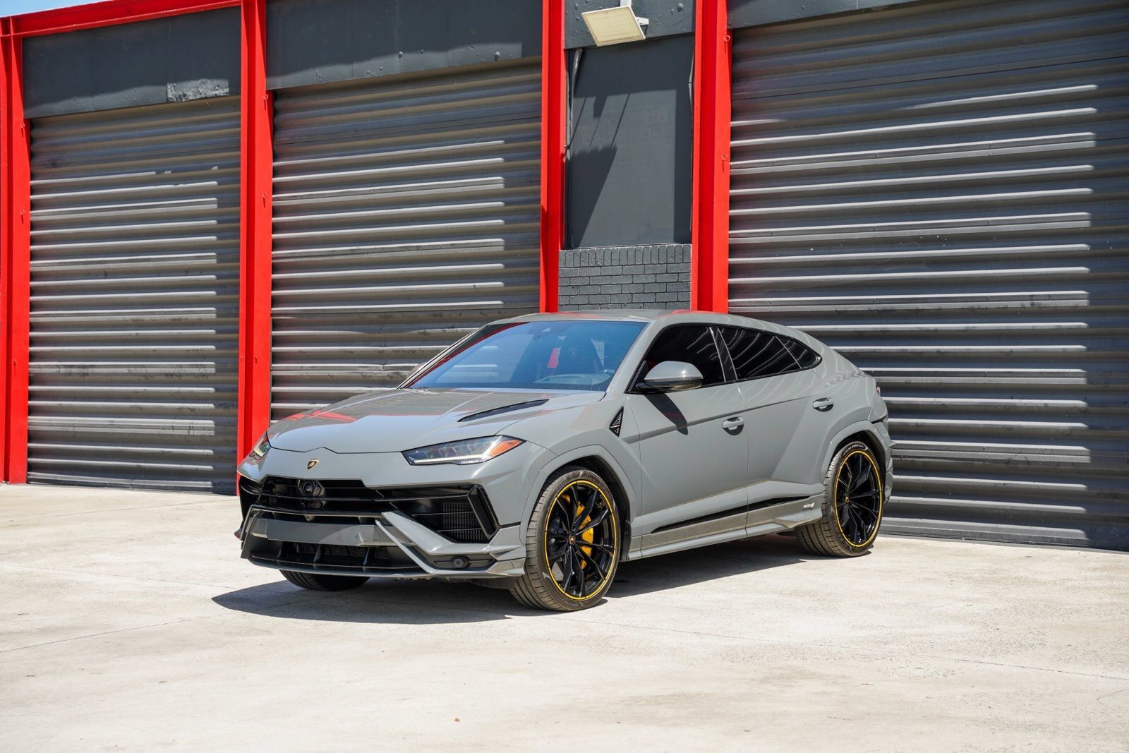 2023 LAMBORGHINI URUS