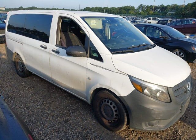 2017 MERCEDES-BENZ METRIS