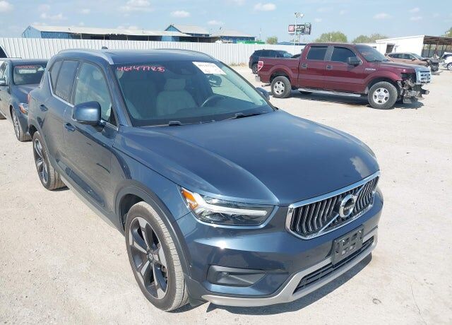 2019 VOLVO XC40