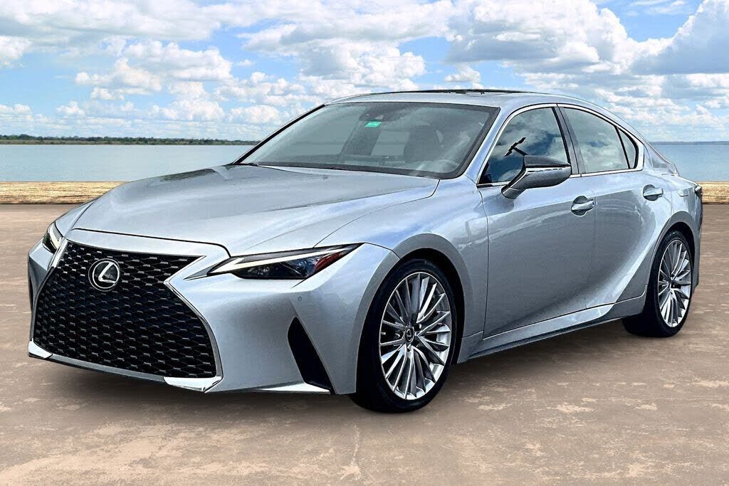 2022 LEXUS IS
