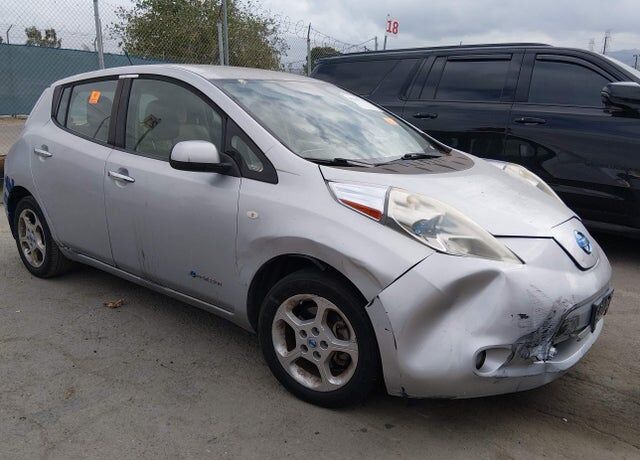 2011 NISSAN Leaf