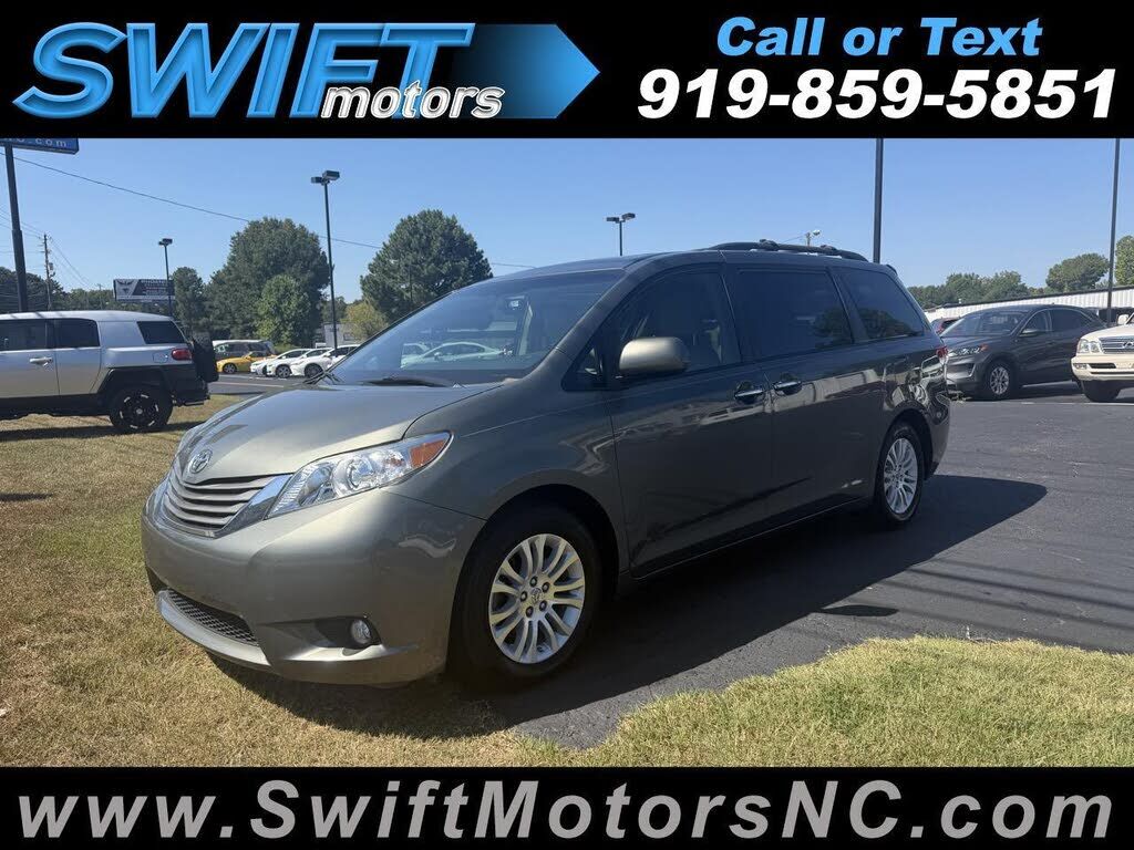 2014 TOYOTA Sienna