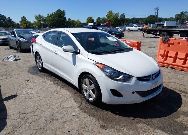 2013 HYUNDAI Elantra