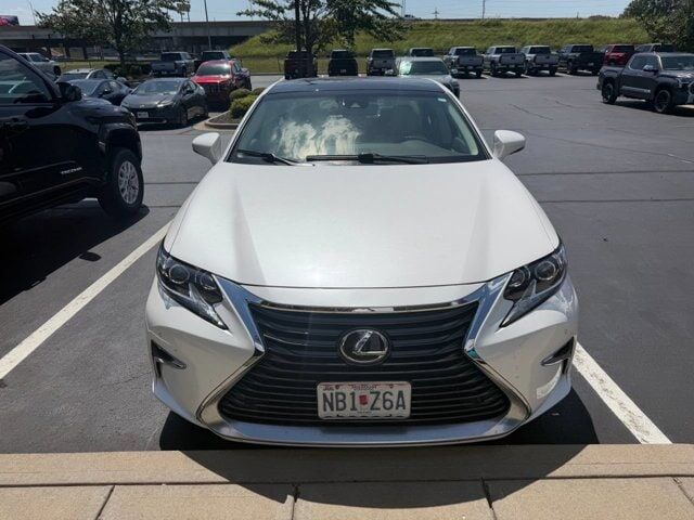 2017 LEXUS ES