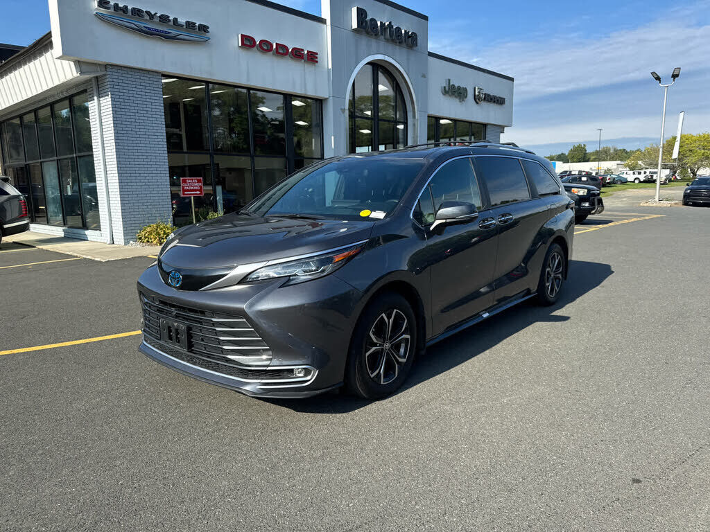 2025 TOYOTA Sienna