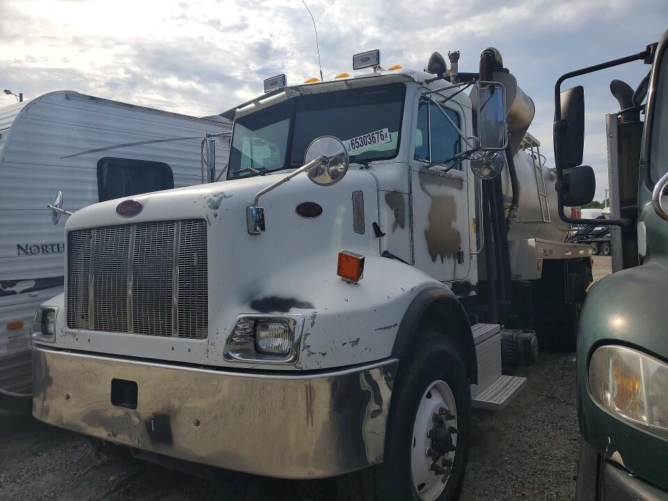 2002 PETERBILT 330
