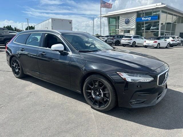 2018 VOLVO V90